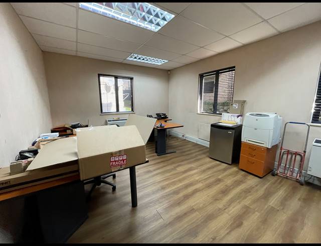 257M² OFFICE FOR SALE IN LYME PARK